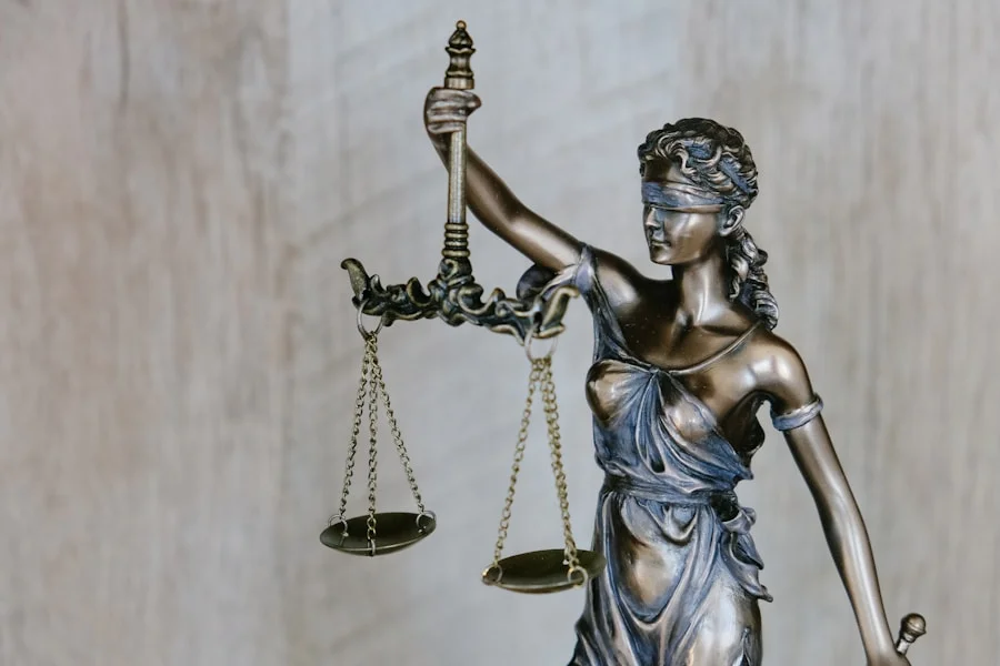 Cabinet d'avocats, bureau avec documents juridiques